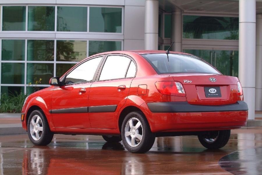  Kia Rio Sedan 2005 года  (US) (фото 2 из 16)
